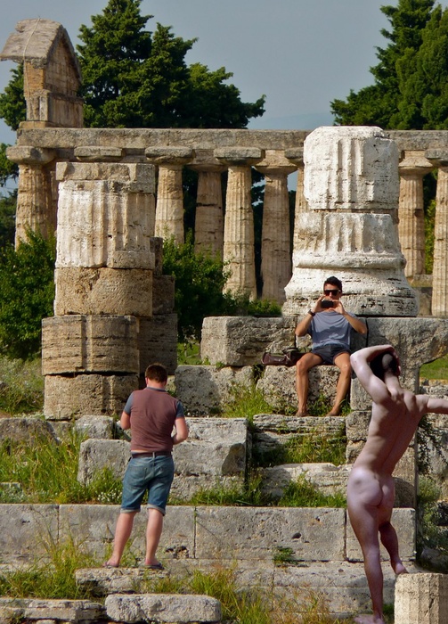 Hermes & Tourists Paestum