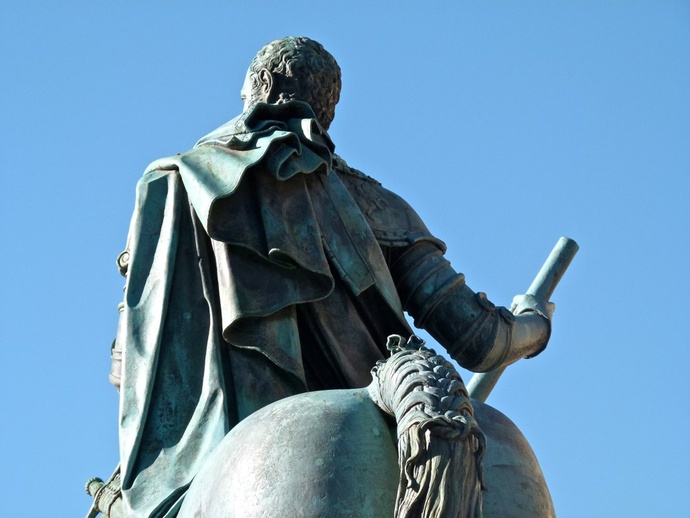 Cosimo I by Giambologna Erected in 1598 14