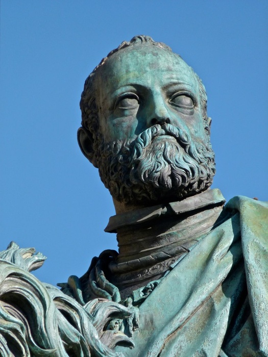 Cosimo I by Giambologna Erected in 1598 9