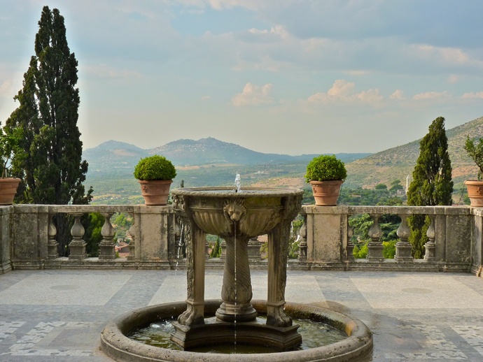 Fountain of the Tripod