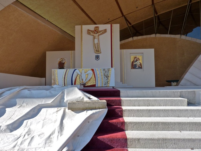 Chiesa di San Pio Exterior Altar 3