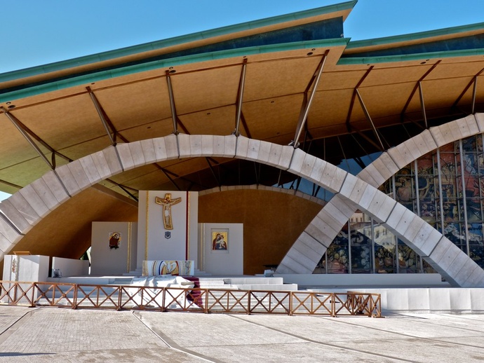 Chiesa di San Pio Exterior Altar 4