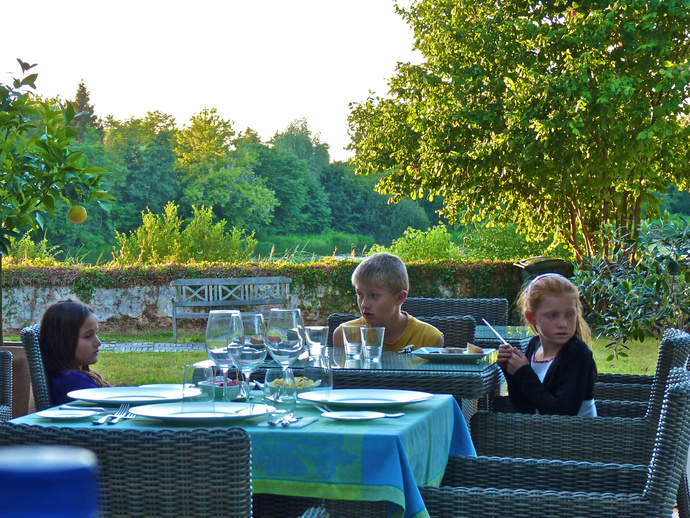 Elsa, Hugo & Margaux Chateau Courtebotte