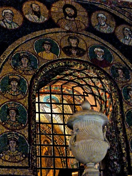 Entrance st Zeno Chapel Santa Prassede 8