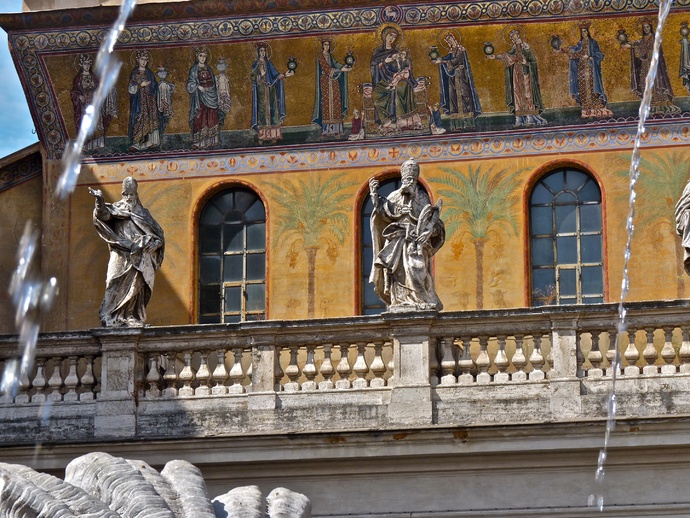 Facade Santa Maria in Trastevere 3