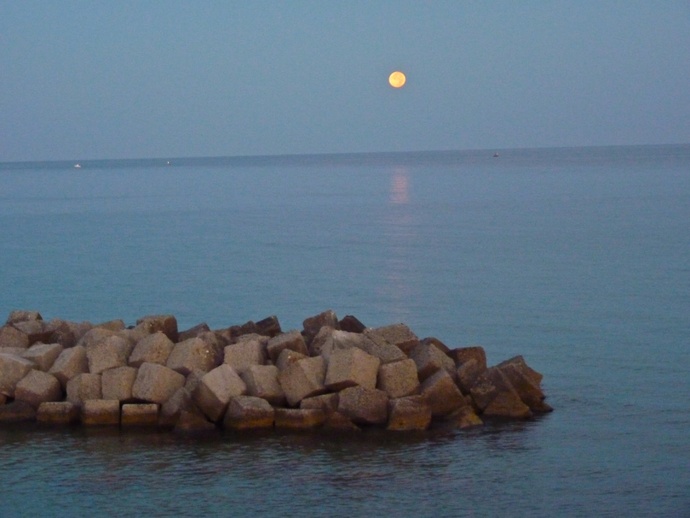 Moon Setting–s Maria Castellabate