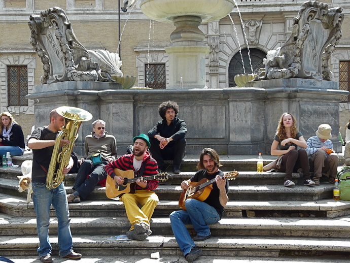 Piazza Santa Maria in Trastevere 11