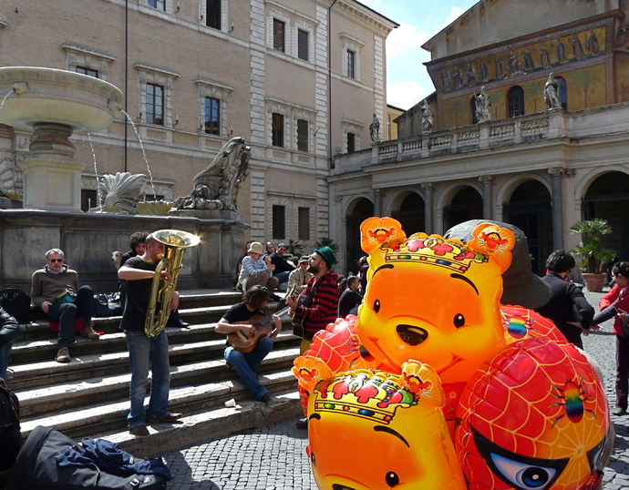 Piazza Santa Maria in Trastevere 6