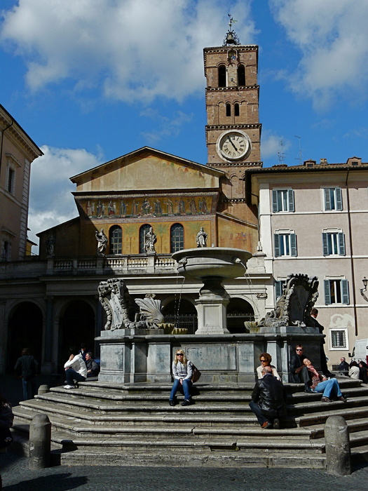 Piazza di s Maria in Trastevere 01