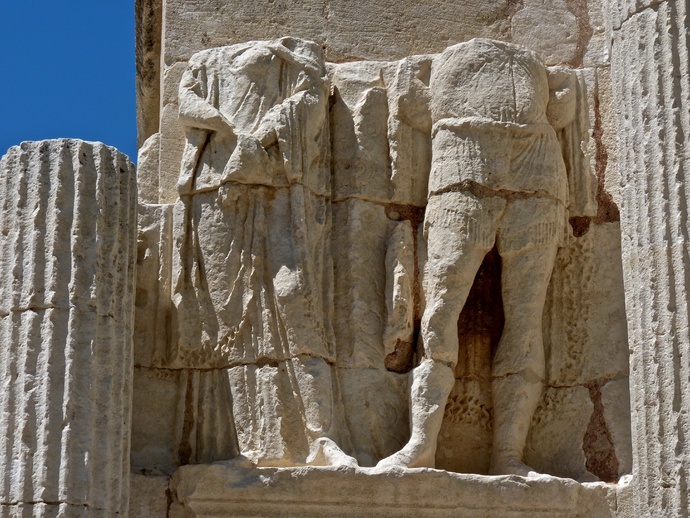 Triumphal Arch Gaulish Captives 10