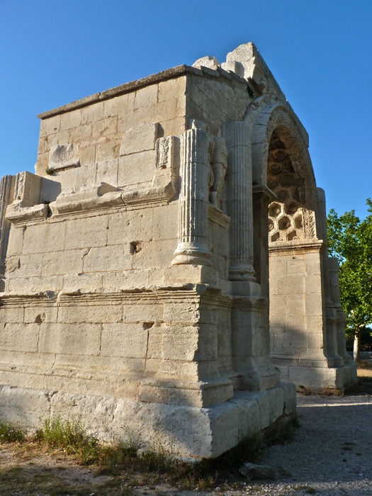Triumphal Arch Glanum 9