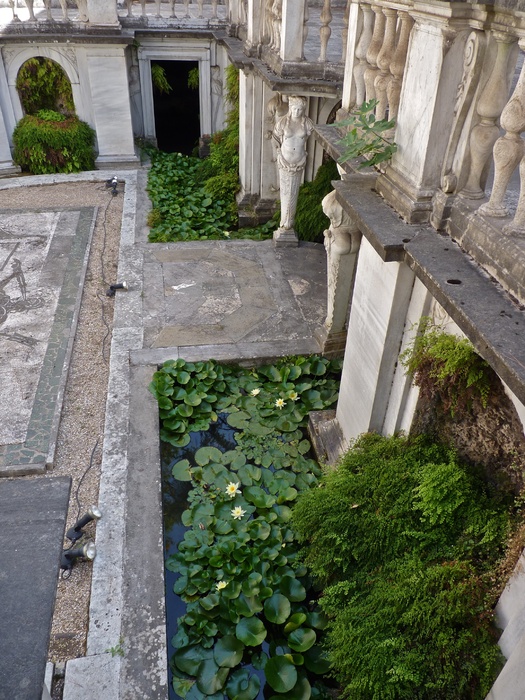 Villa Giulia Nympheum 10
