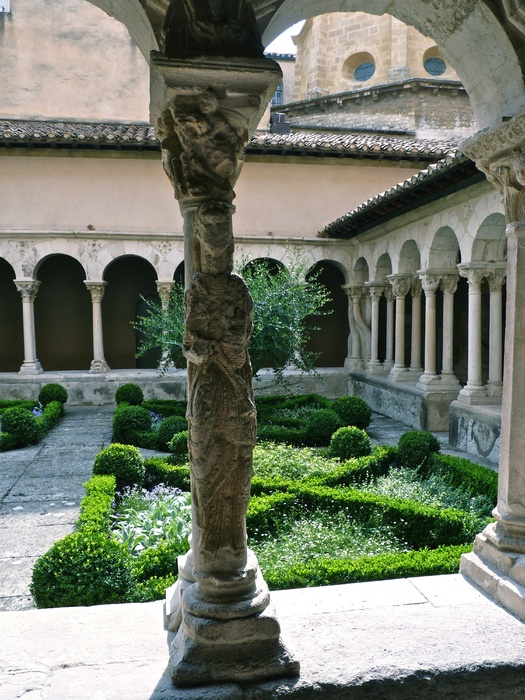 Cloister st Sauveur 1150 10