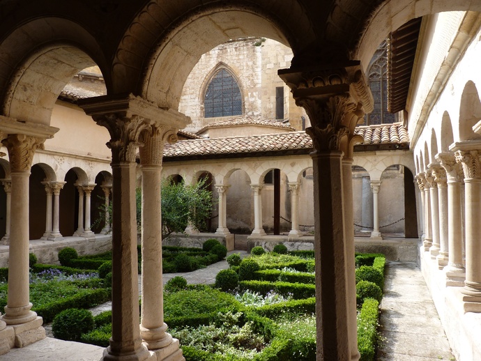 Cloister st Sauveur 1150 12