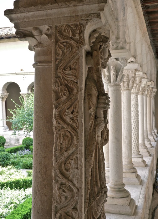 Cloister st Sauveur 1150 st Pierre 4