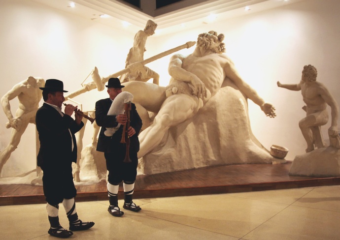 Zampognari Stanza di Polifemo 2