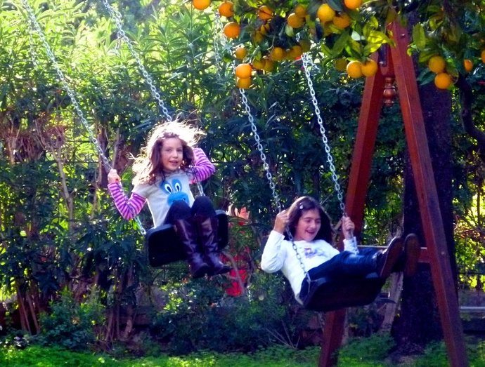 Ragazza su Un\\\'altalena